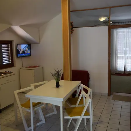 Apartment Njegovan Tisno