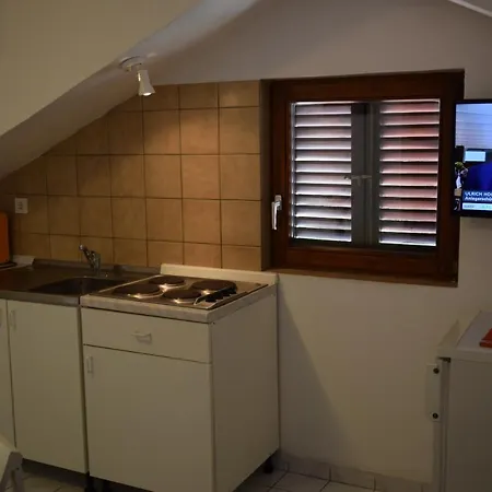 Apartment Njegovan Tisno